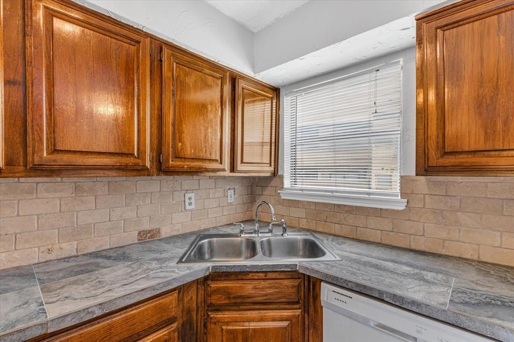 1908 Cloisters Drive 511 Property Photo 15