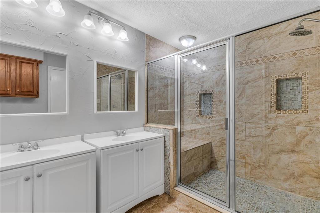 1908 Cloisters Drive 511 Property Photo 22