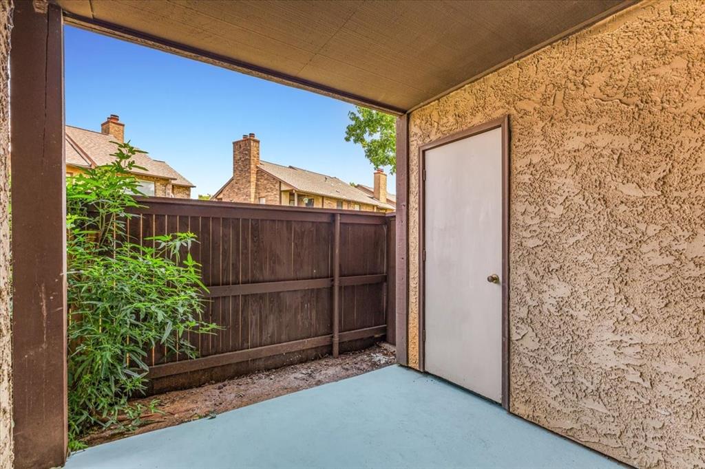 1908 Cloisters Drive 511 Property Photo 28