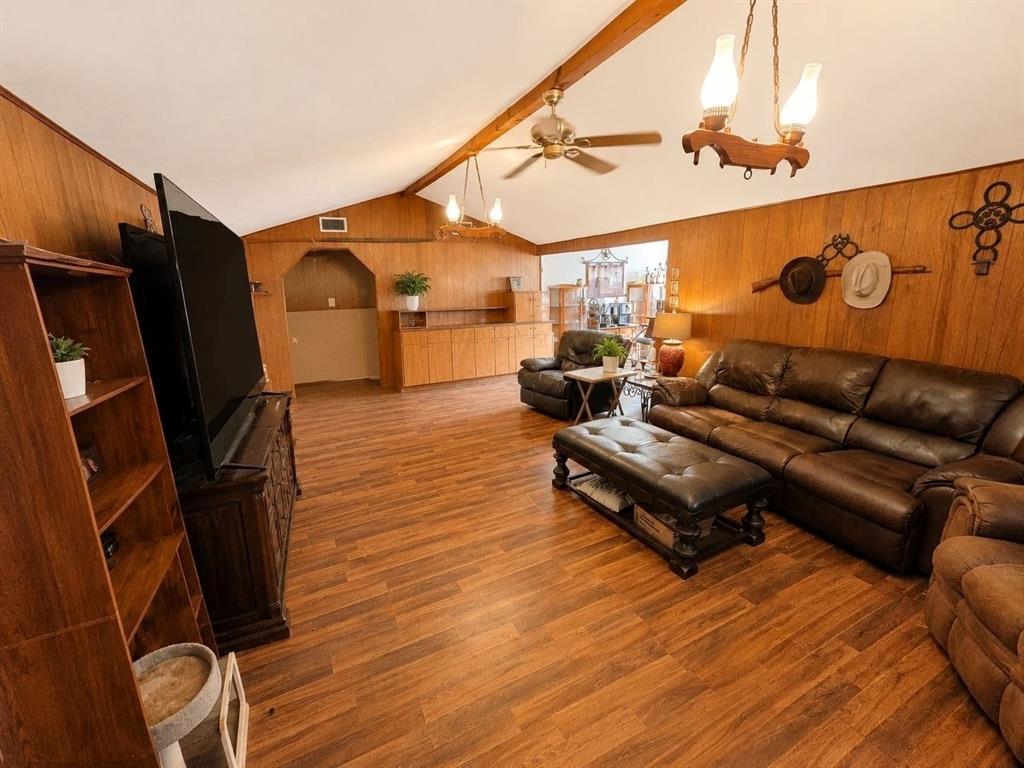 570 An County Road 2419 Property Photo 3