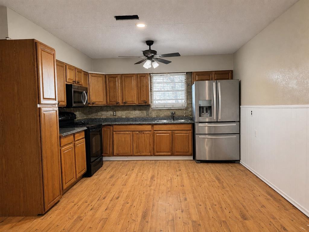 6904 Clover Leaf Drive Property Photo 3