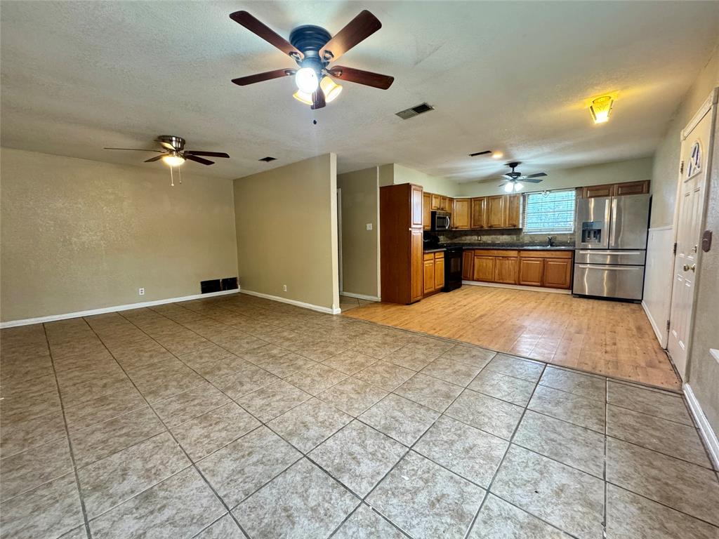 6904 Clover Leaf Drive Property Photo 5