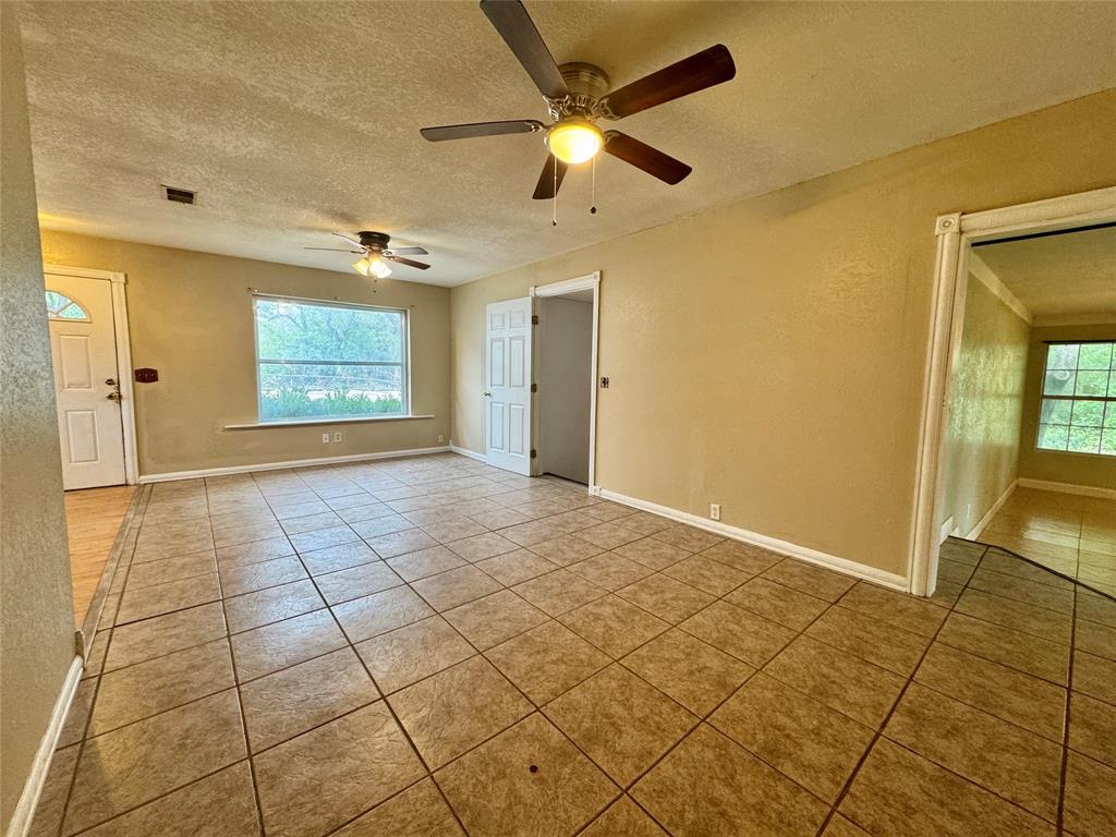 6904 Clover Leaf Drive Property Photo 8