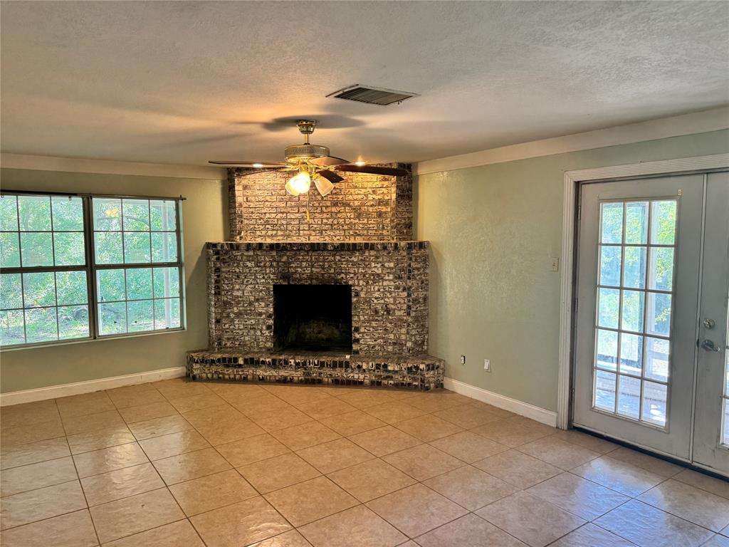 6904 Clover Leaf Drive Property Photo 9