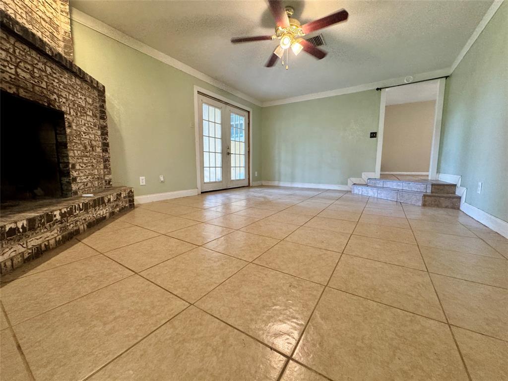 6904 Clover Leaf Drive Property Photo 10