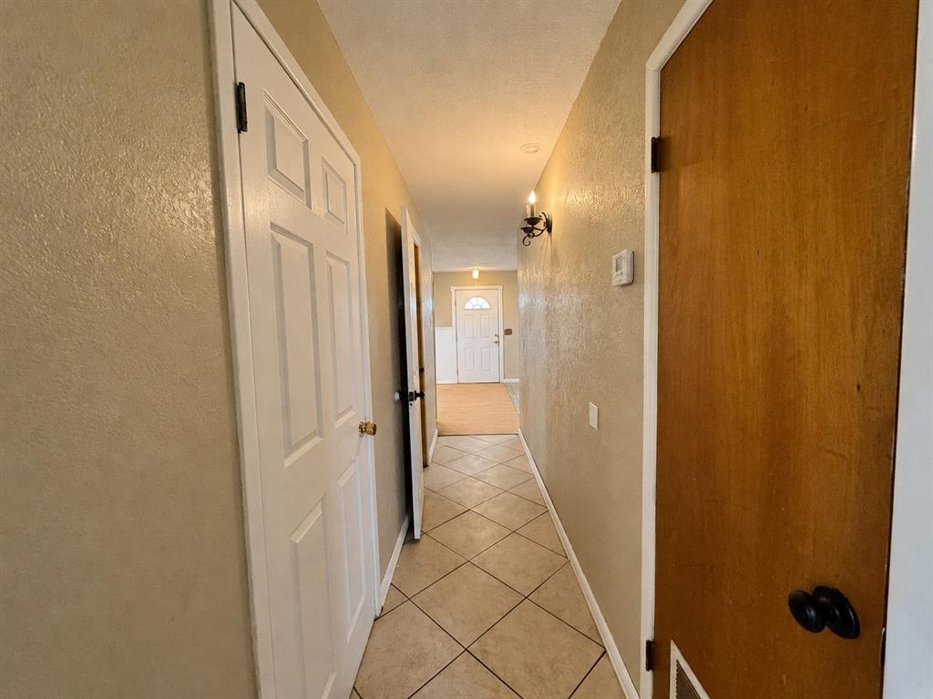 6904 Clover Leaf Drive Property Photo 12