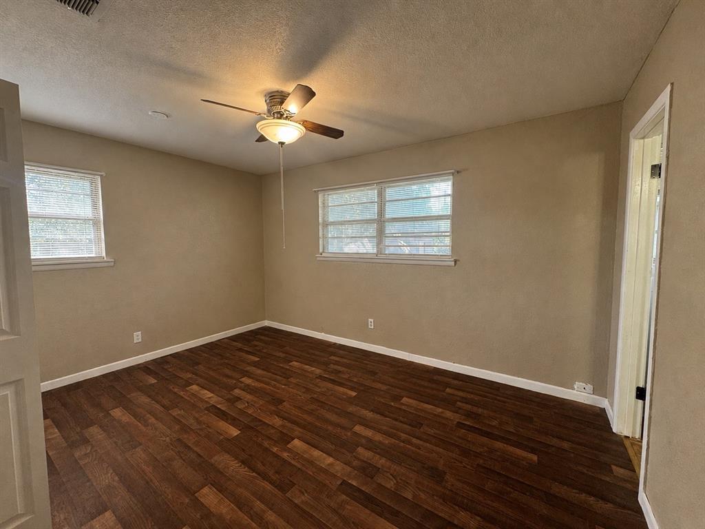 6904 Clover Leaf Drive Property Photo 17