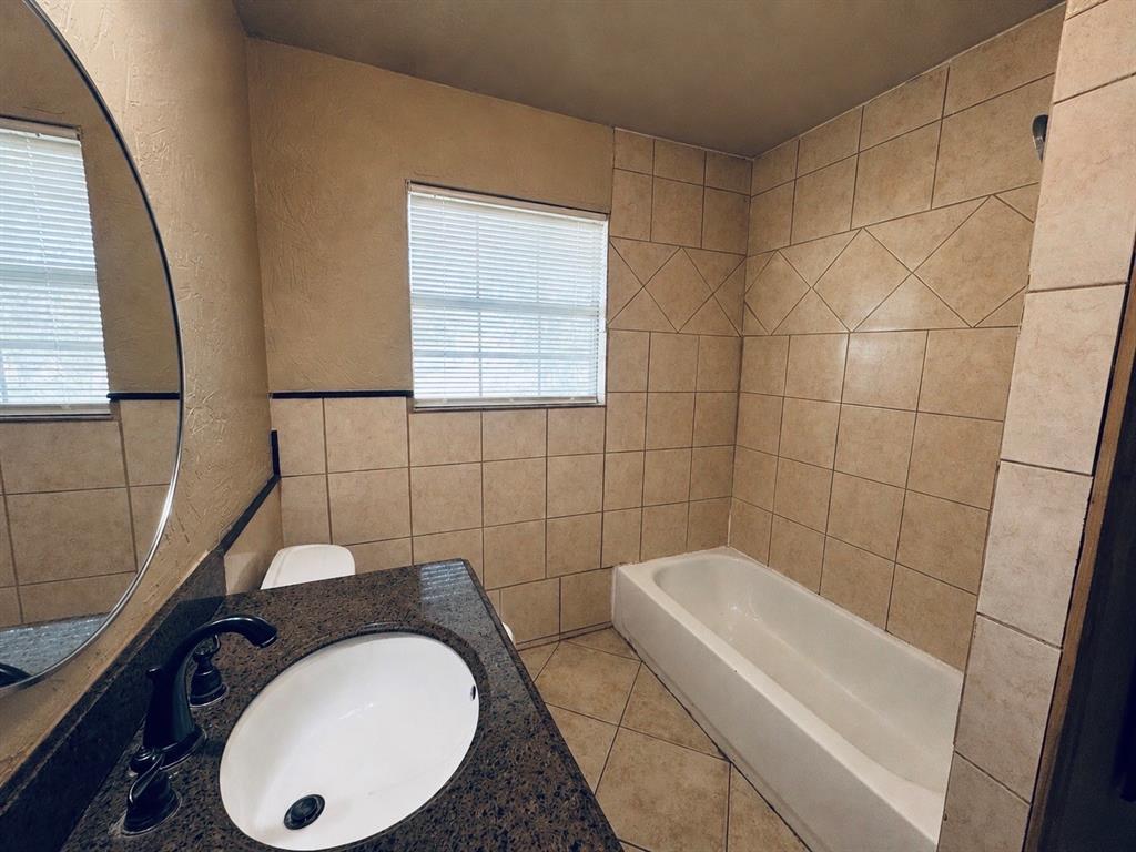 6904 Clover Leaf Drive Property Photo 19