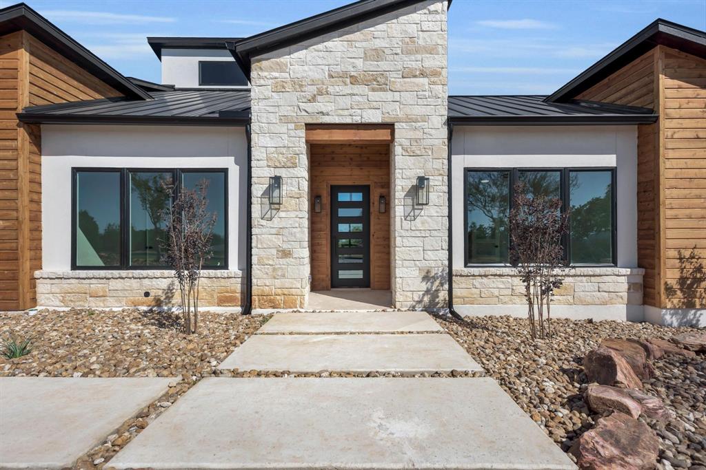 101 Silver Way Property Photo 2
