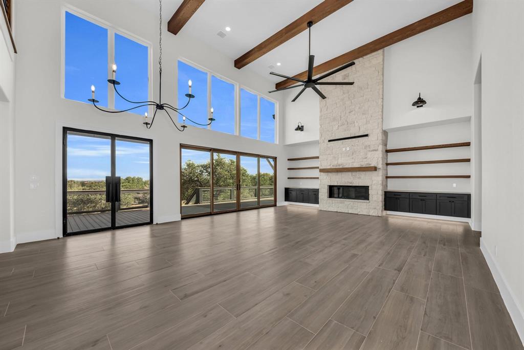 101 Silver Way Property Photo 5