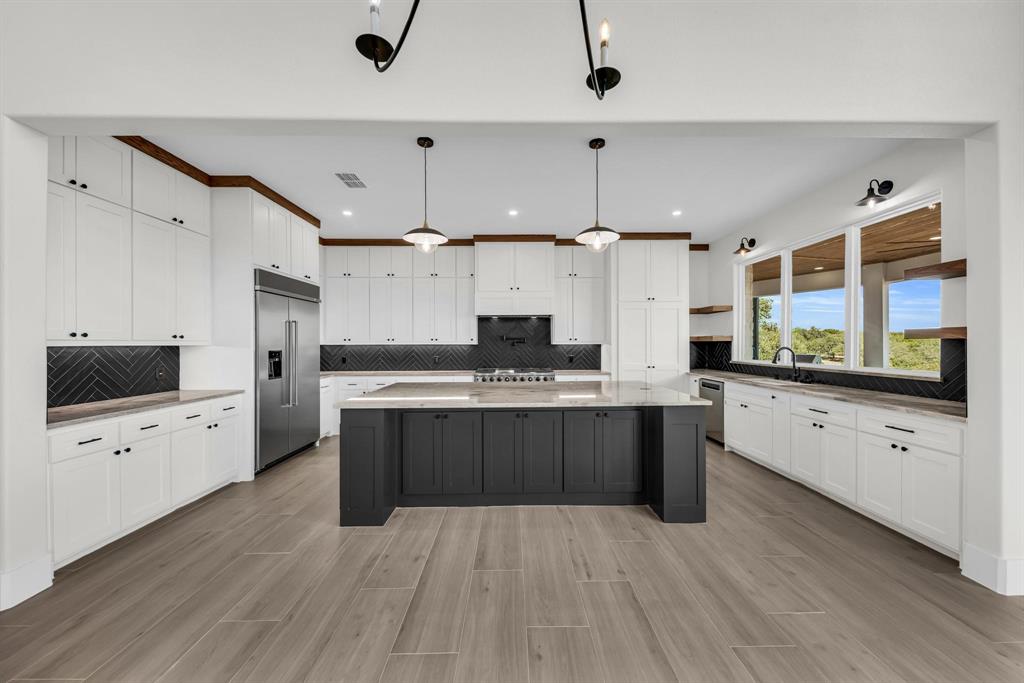 101 Silver Way Property Photo 7