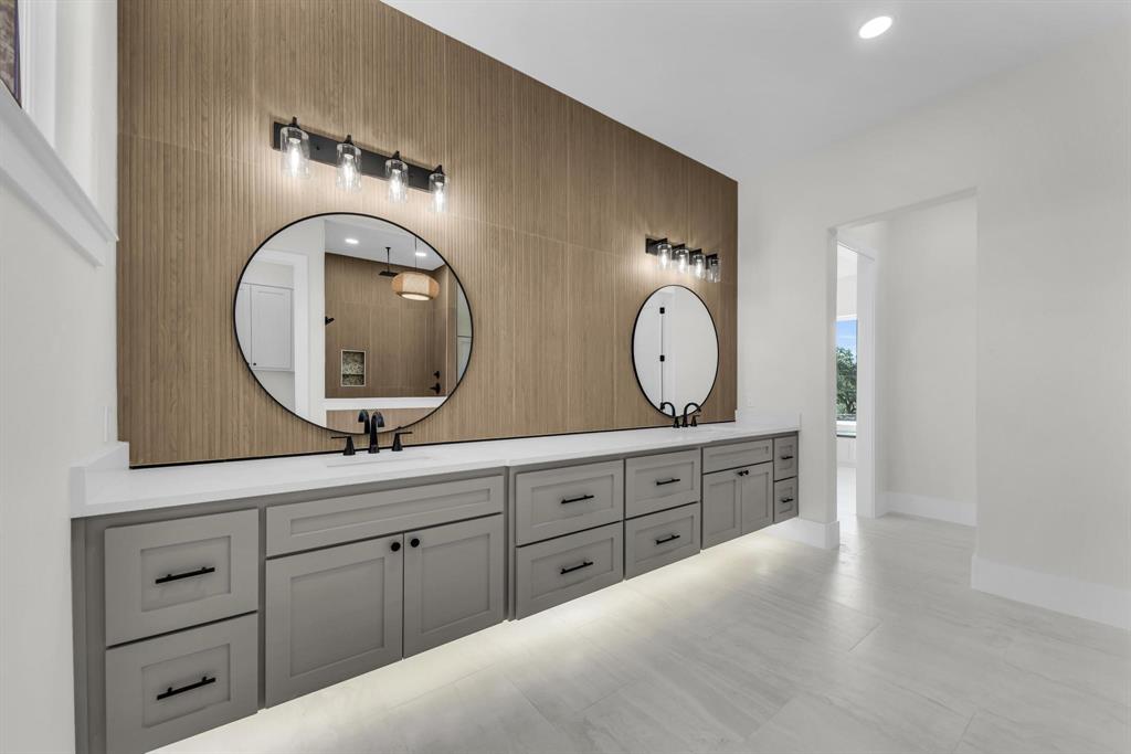 101 Silver Way Property Photo 18