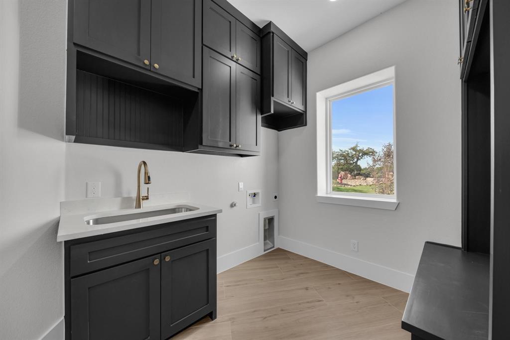 101 Silver Way Property Photo 28