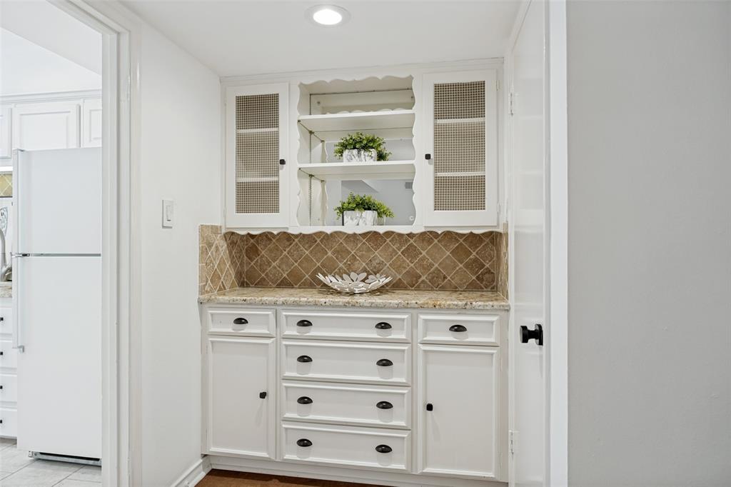 8619 Edgemere Road C Property Photo 16