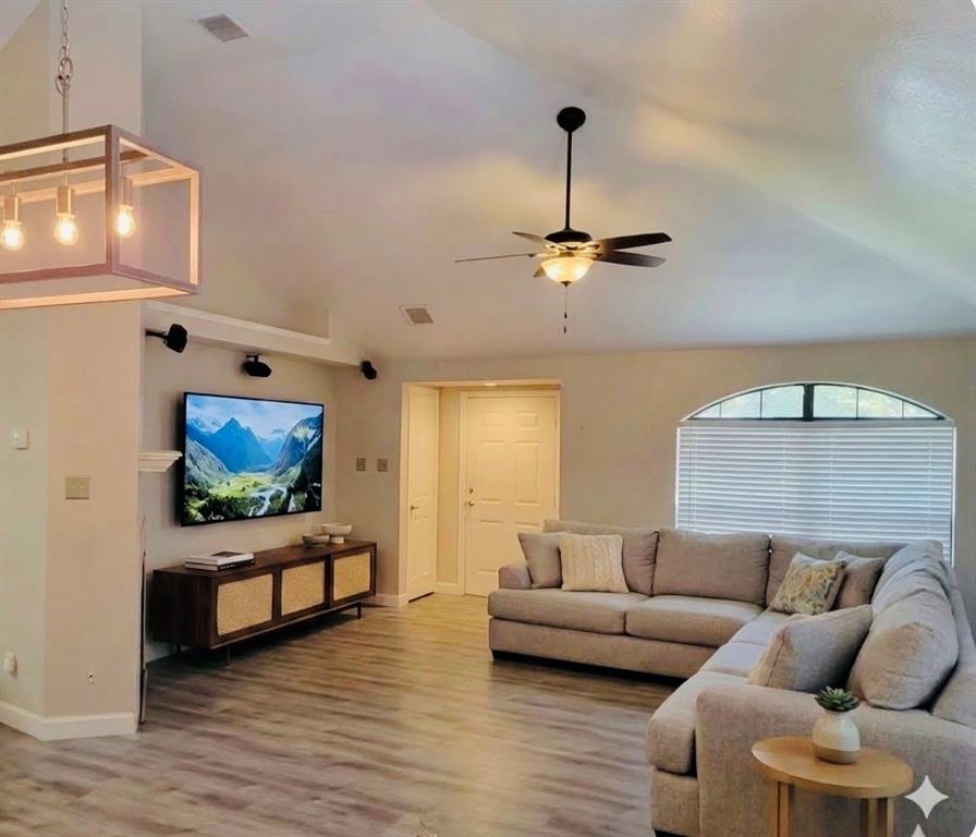 1600 Mountain Side Drive Property Photo 3