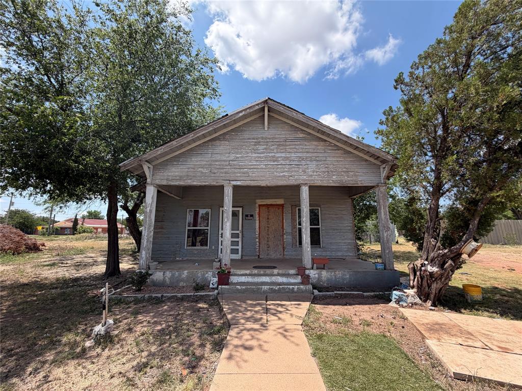 210 E Campbell Street Property Photo 3