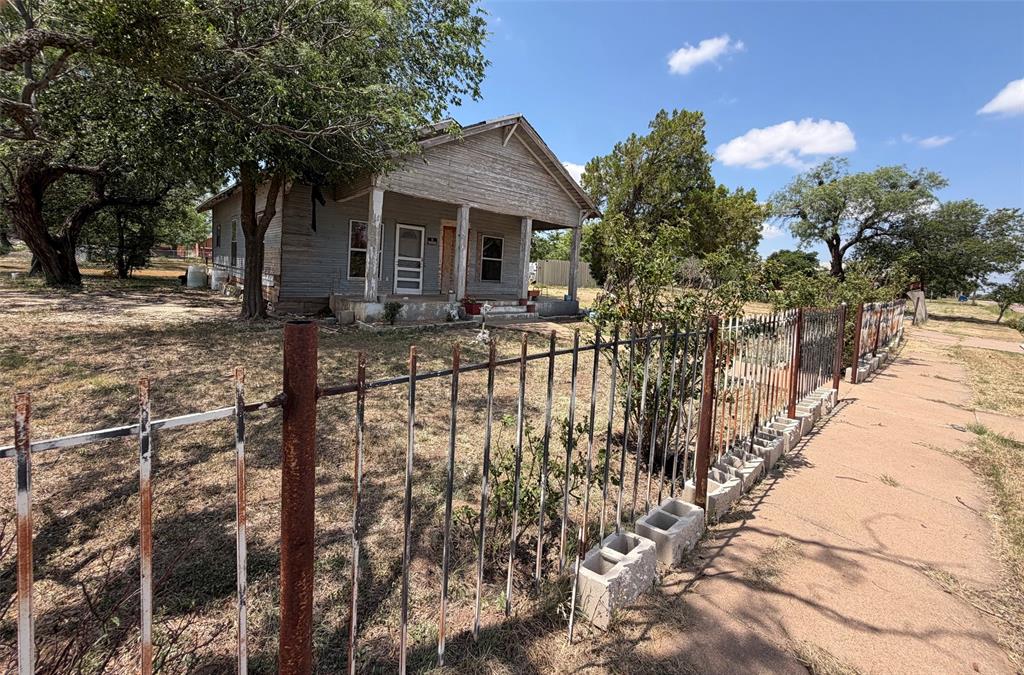 210 E Campbell Street Property Photo 4