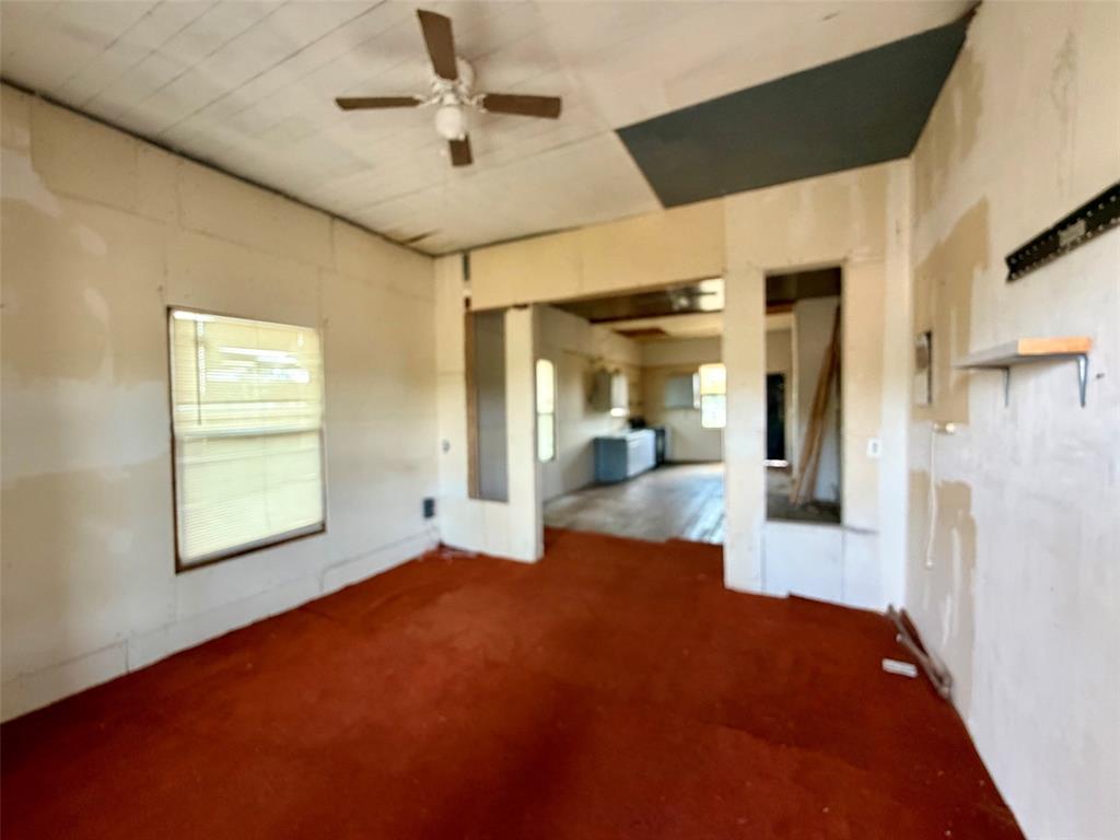 210 E Campbell Street Property Photo 6