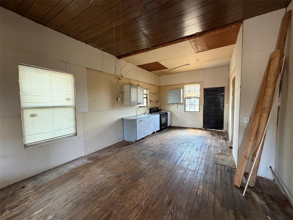 210 E Campbell Street Property Photo 7