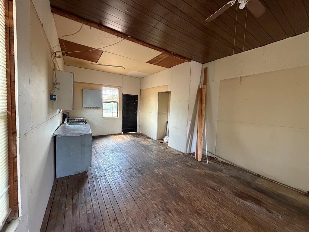 210 E Campbell Street Property Photo 8
