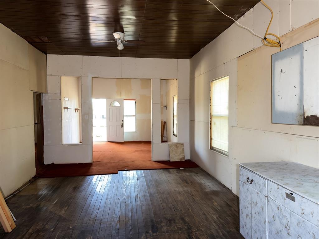 210 E Campbell Street Property Photo 9
