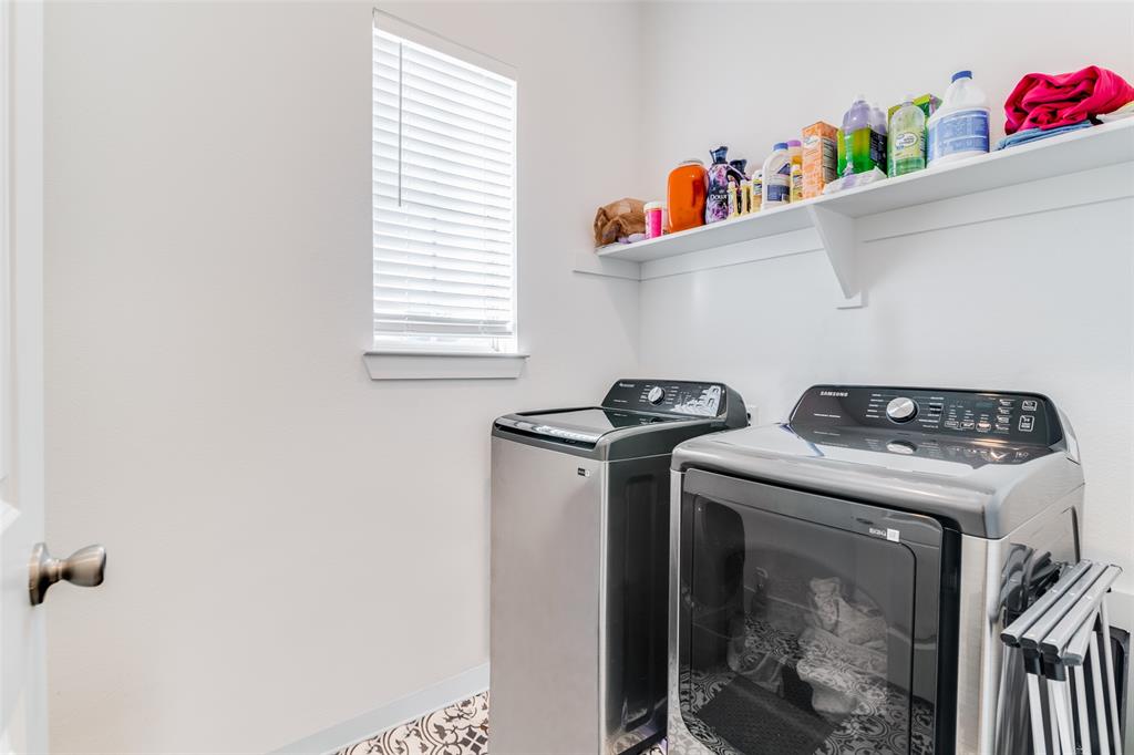 1118 Queensdown Way Property Photo 26