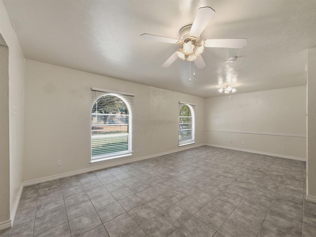 1000 Windy Meadow Drive Property Photo 2