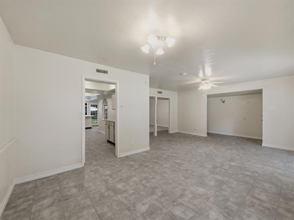 1000 Windy Meadow Drive Property Photo 3