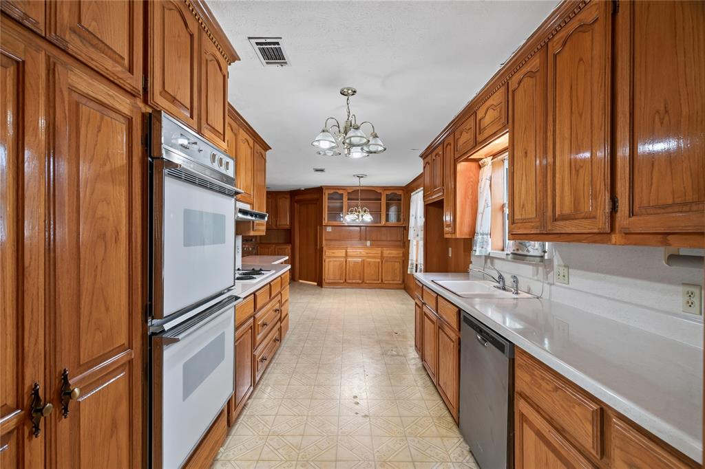 1605 Weathered Street Property Photo 8