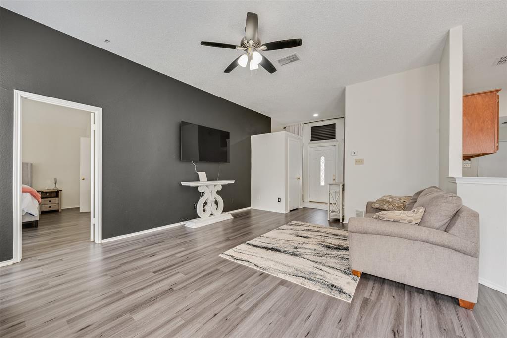5209 Manhassett Drive Property Photo 8