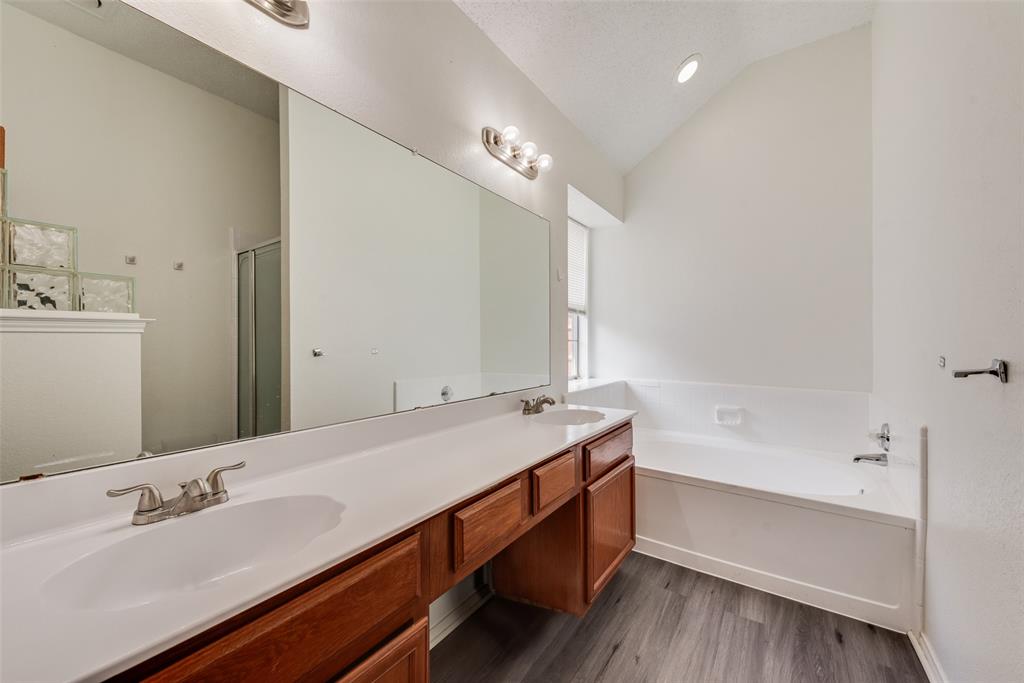 5209 Manhassett Drive Property Photo 14