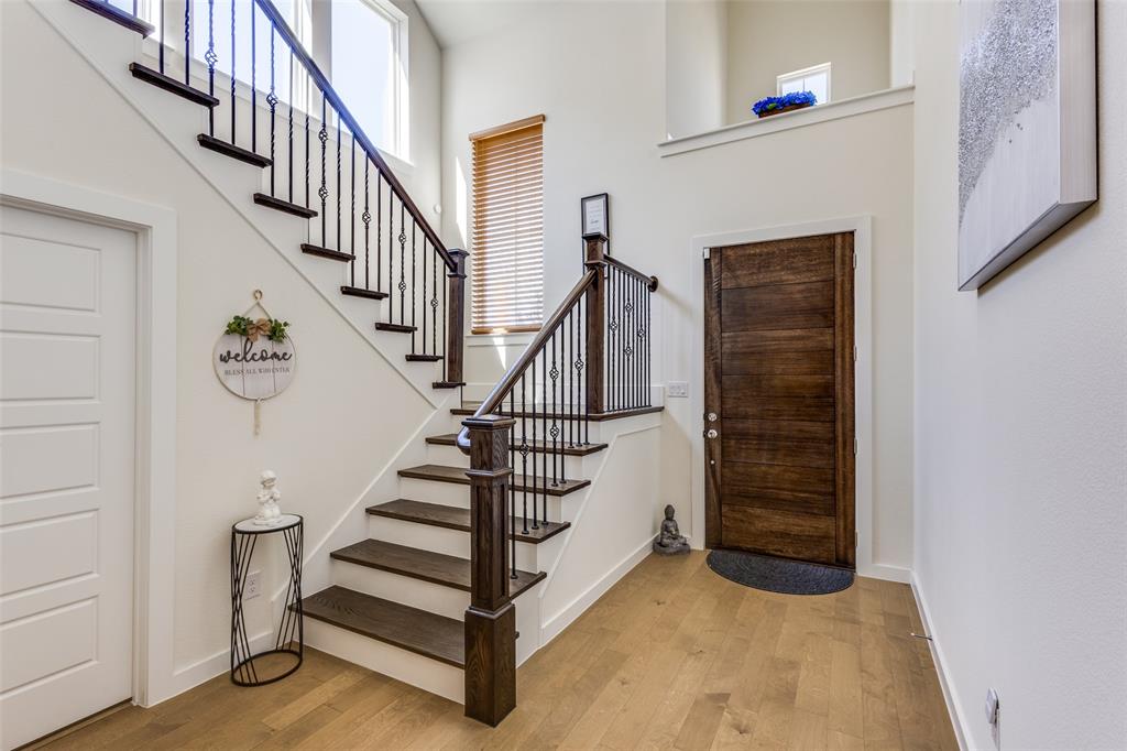 15626 Kestrel Mews Property Photo 4