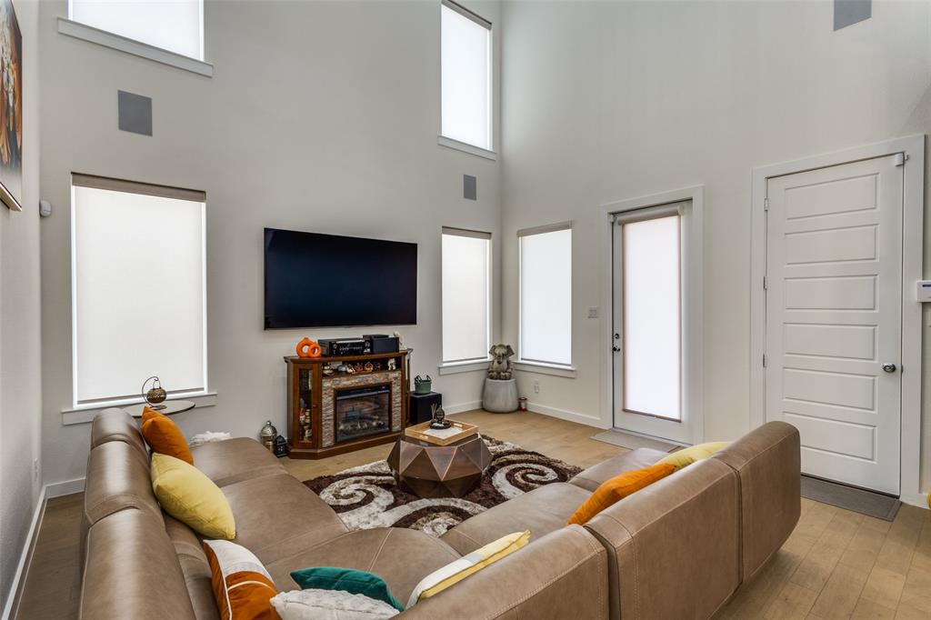 15626 Kestrel Mews Property Photo 7