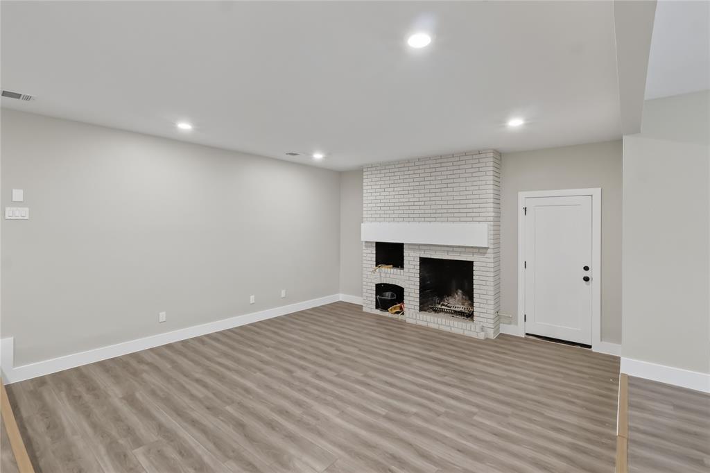 209 W 9th Street Property Photo 3