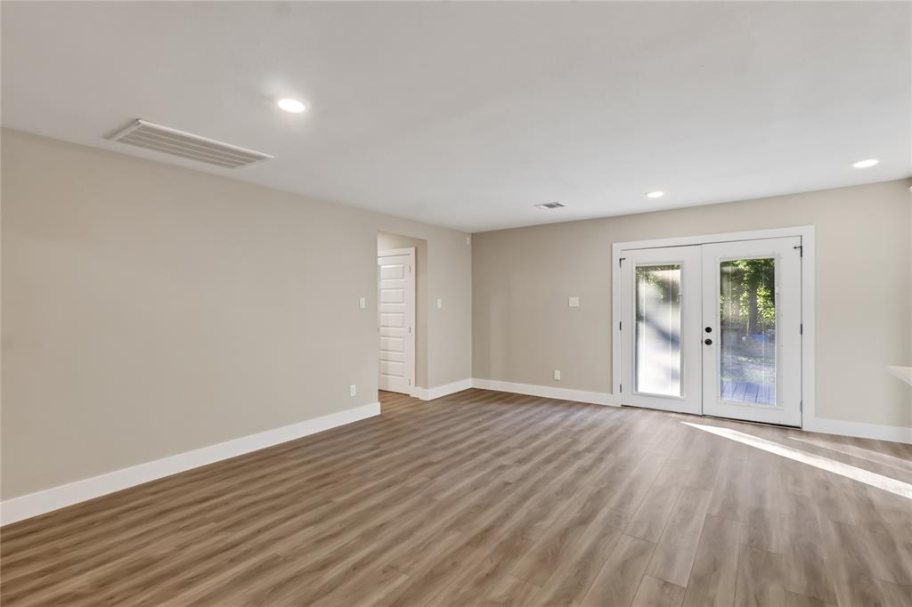 209 W 9th Street Property Photo 7