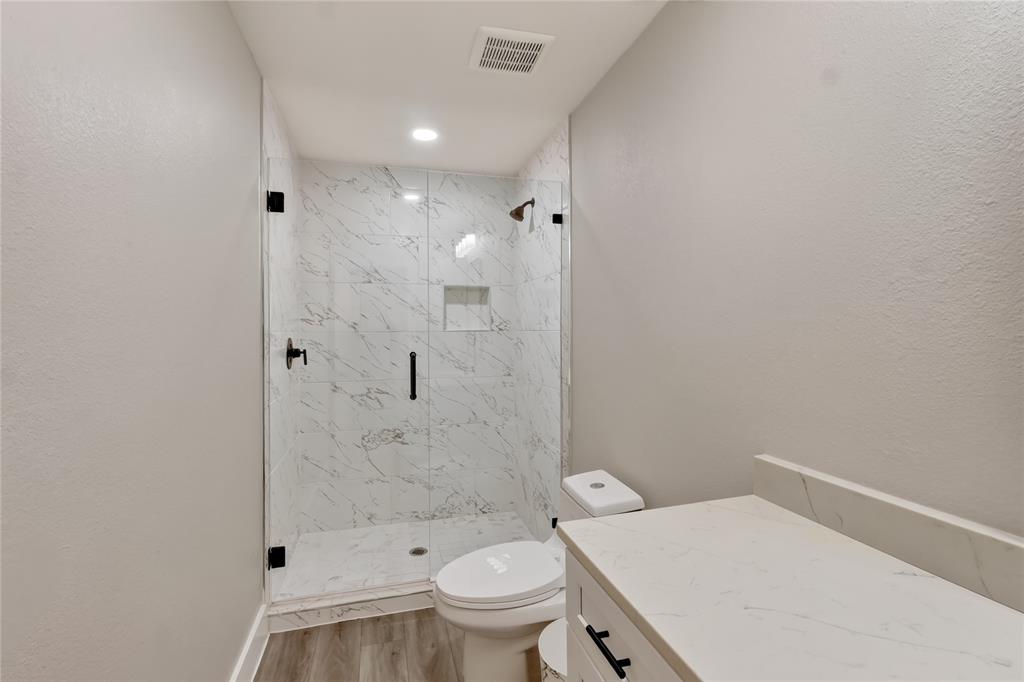 209 W 9th Street Property Photo 24