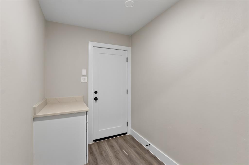 209 W 9th Street Property Photo 25