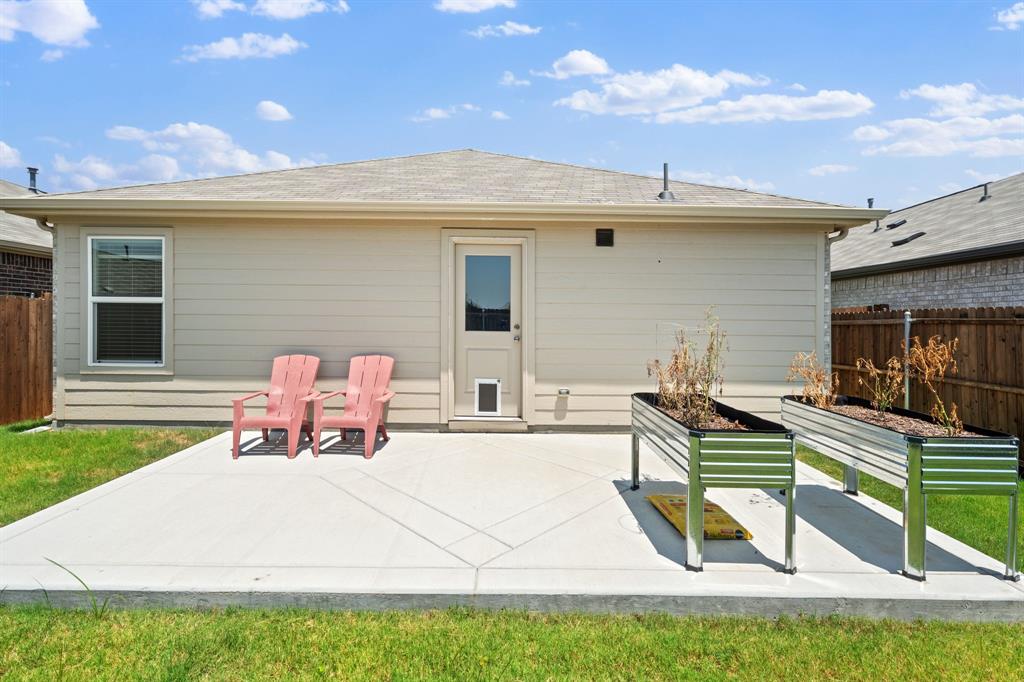 3332 Watterson Way Property Photo 7