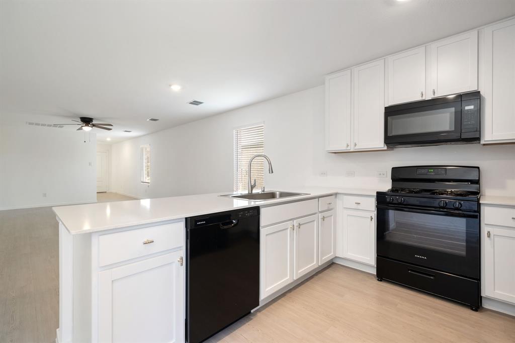 3332 Watterson Way Property Photo 12