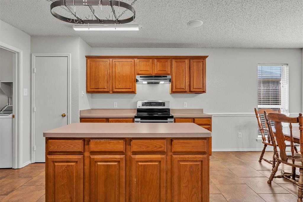 1017 Aaron Drive Property Photo 13
