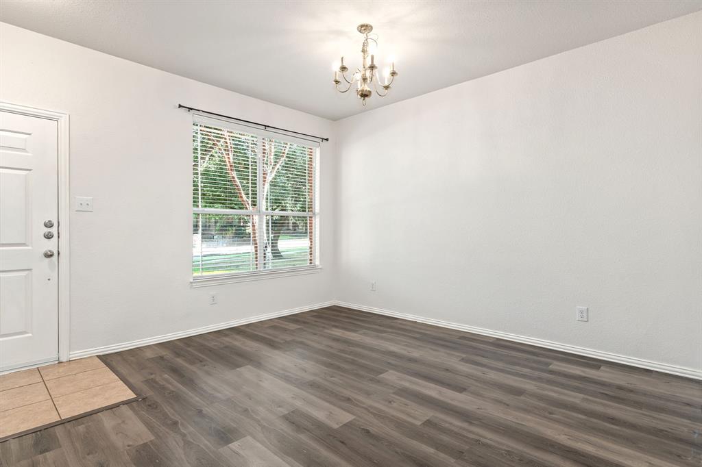 11613 Snyder Drive Property Photo 3