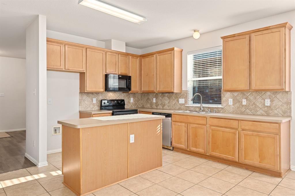 11613 Snyder Drive Property Photo 4