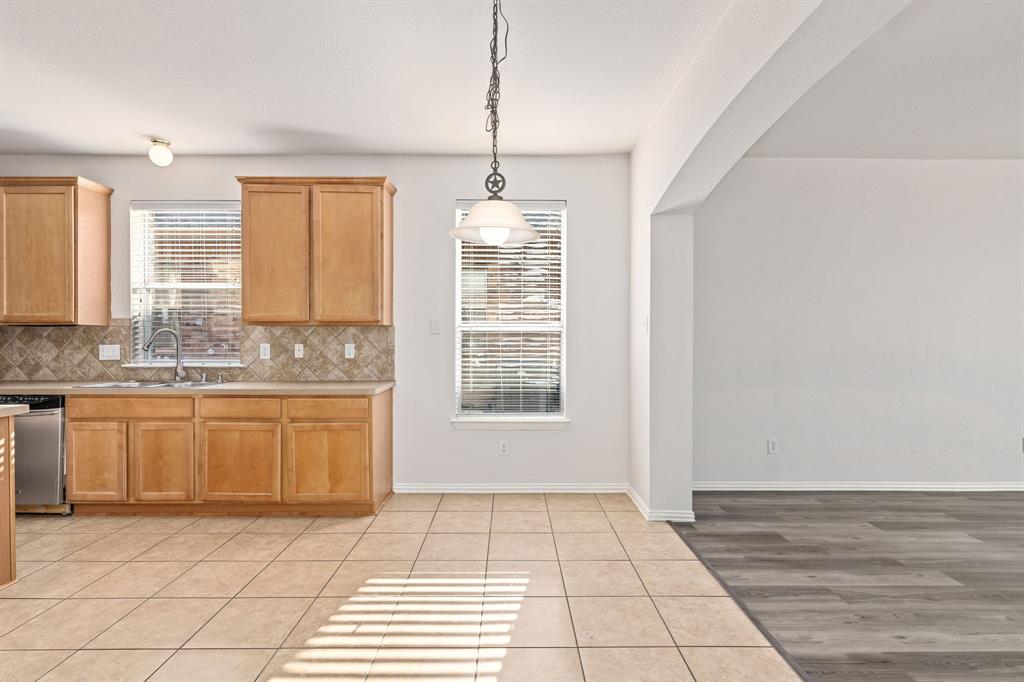 11613 Snyder Drive Property Photo 6