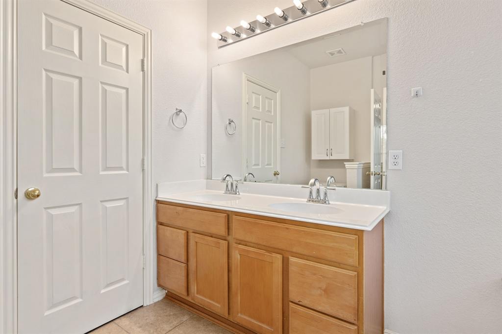 11613 Snyder Drive Property Photo 8