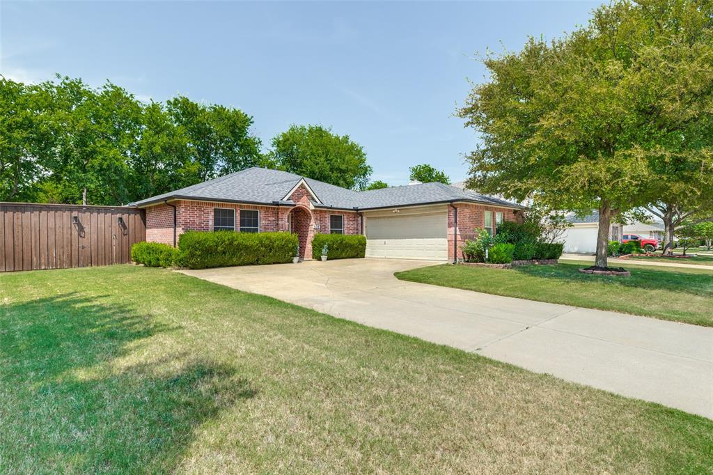 905 Larkspur Drive Property Photo 1