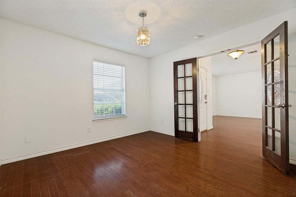 905 Larkspur Drive Property Photo 5