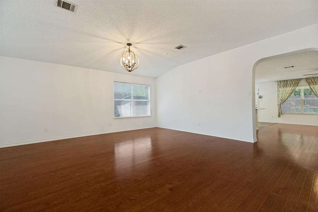 905 Larkspur Drive Property Photo 6