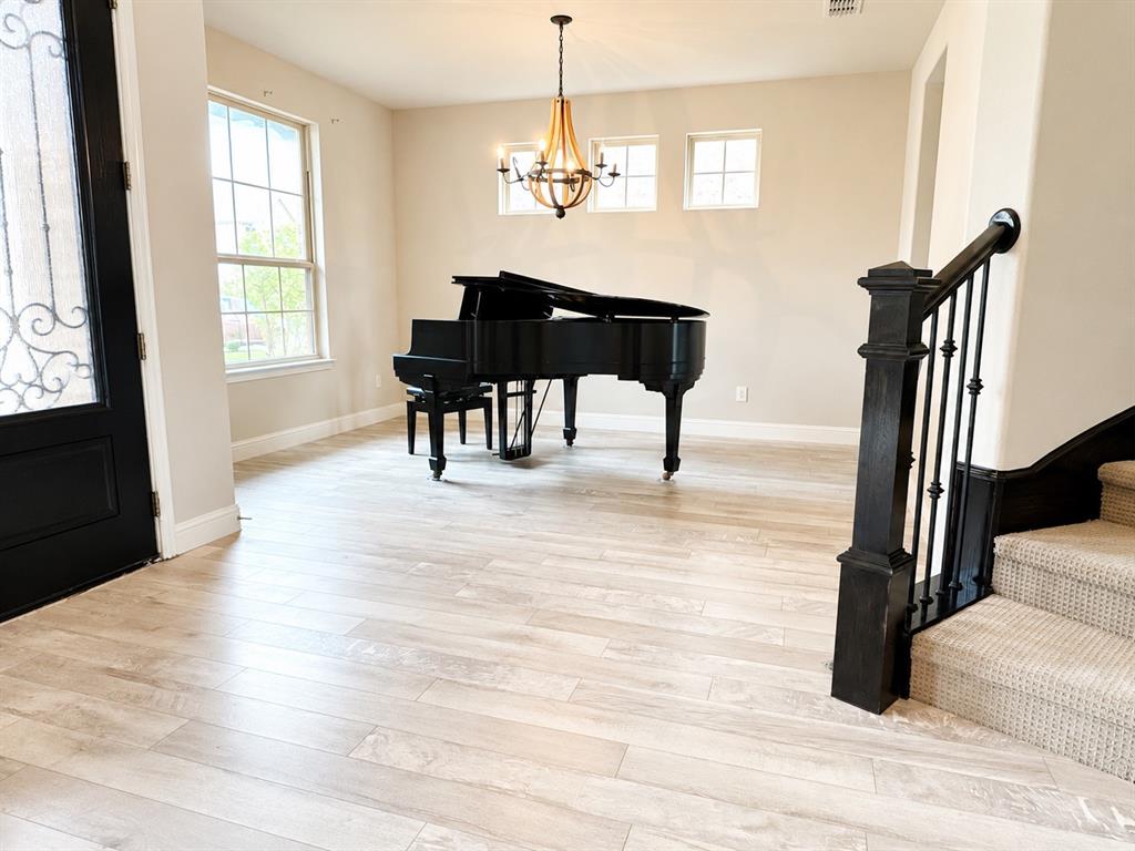 2016 Binns Drive Property Photo 2