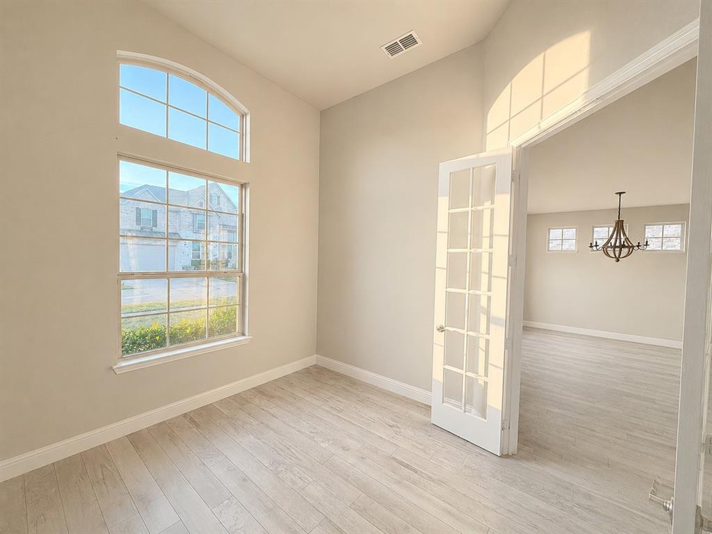 2016 Binns Drive Property Photo 8