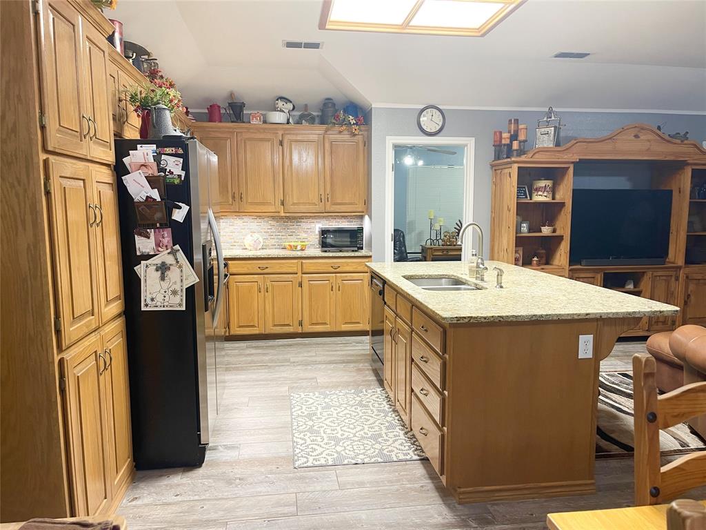 634 Maplewood Drive Property Photo 6